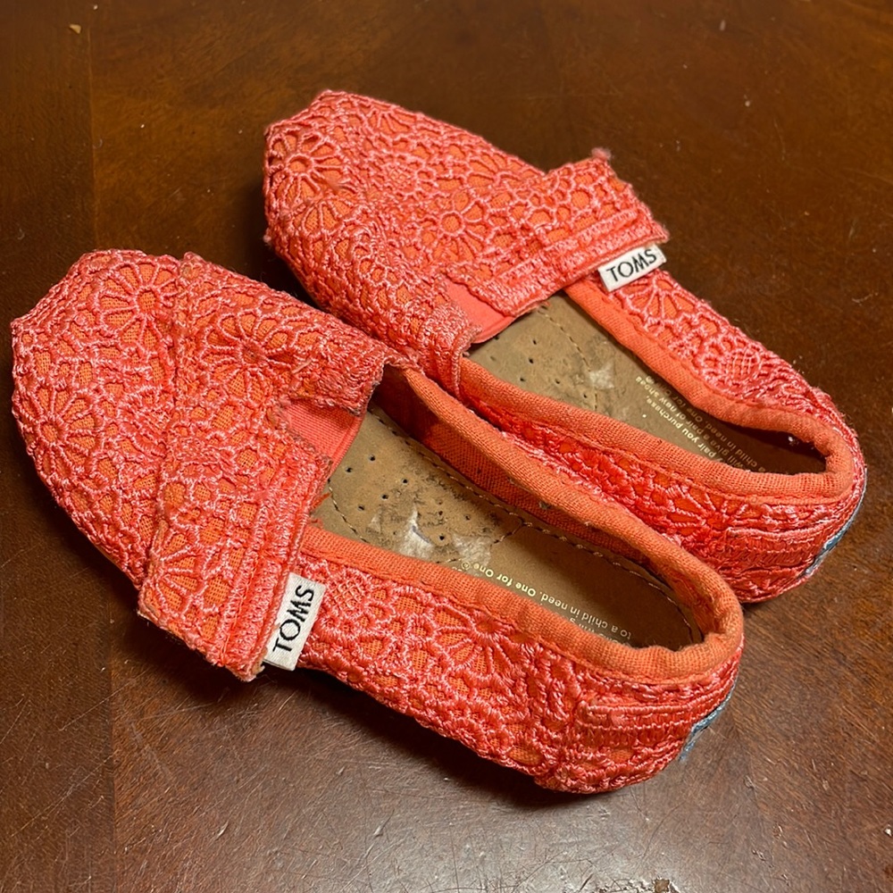 Toms toddler shoes size 7